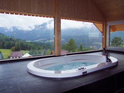 Wellnessberreich im Chalet Hohentauern Whirlpool im Chalet Hohentauern
