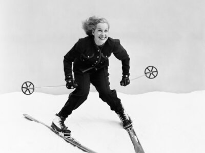 Lustige Abfahrt | © Shutterstock Skifahrer, Winter, Skiurlaub, Österreich, Alpen | © Shutterstock