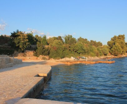 Strand der Ferienappartments Sun Adria in Kozino